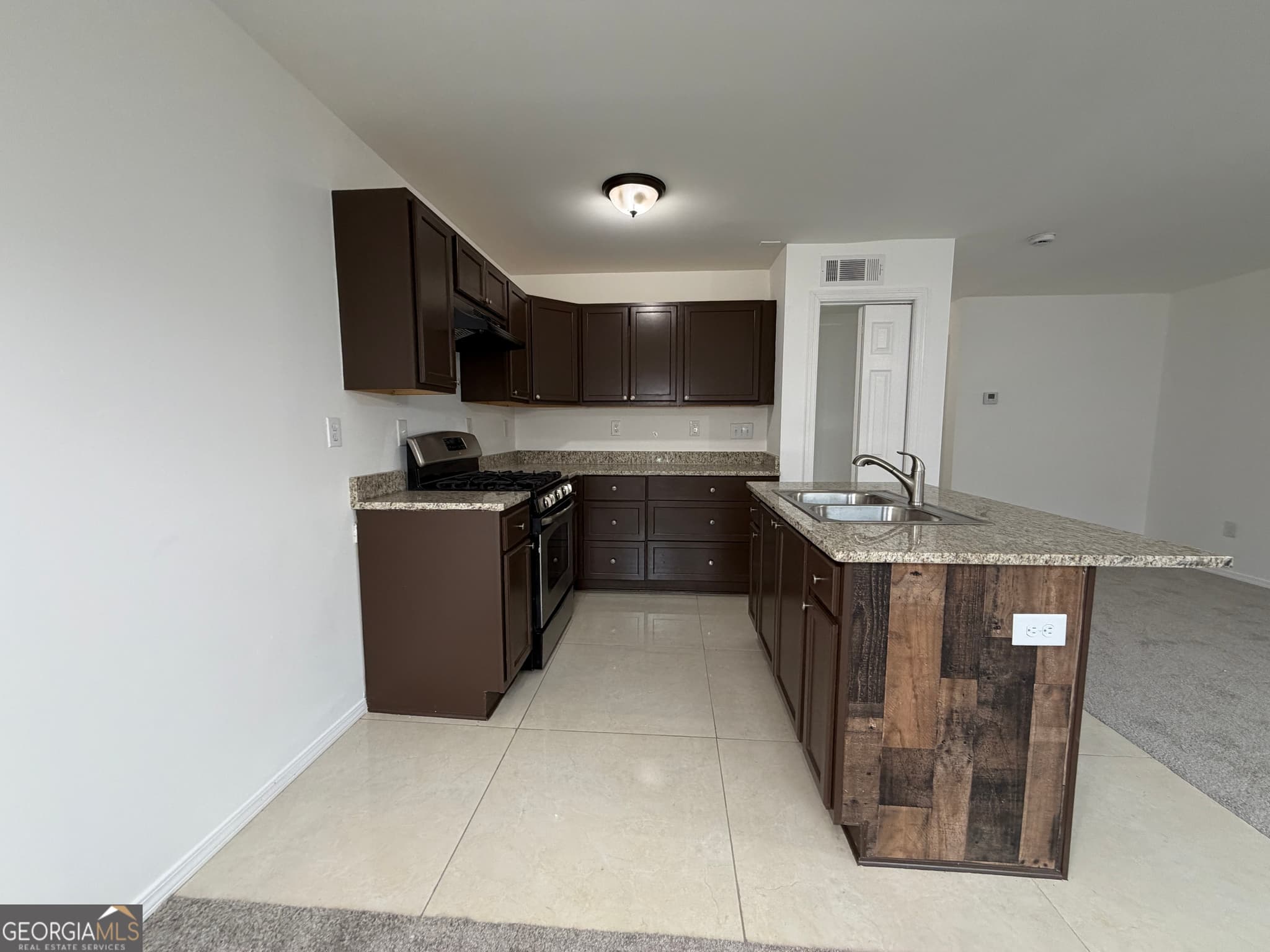 3 bedroom, 2.5 bathroom, 1,446 sq ft condominium for sale at 2113 Pine Tree Trail, South Fulton, GA 30349 — photo 9