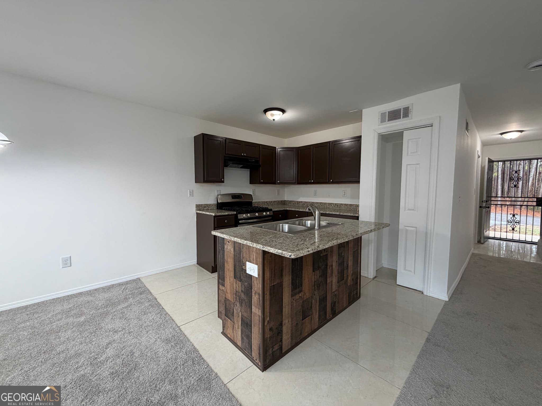 3 bedroom, 2.5 bathroom, 1,446 sq ft condominium for sale at 2113 Pine Tree Trail, South Fulton, GA 30349 — photo 10