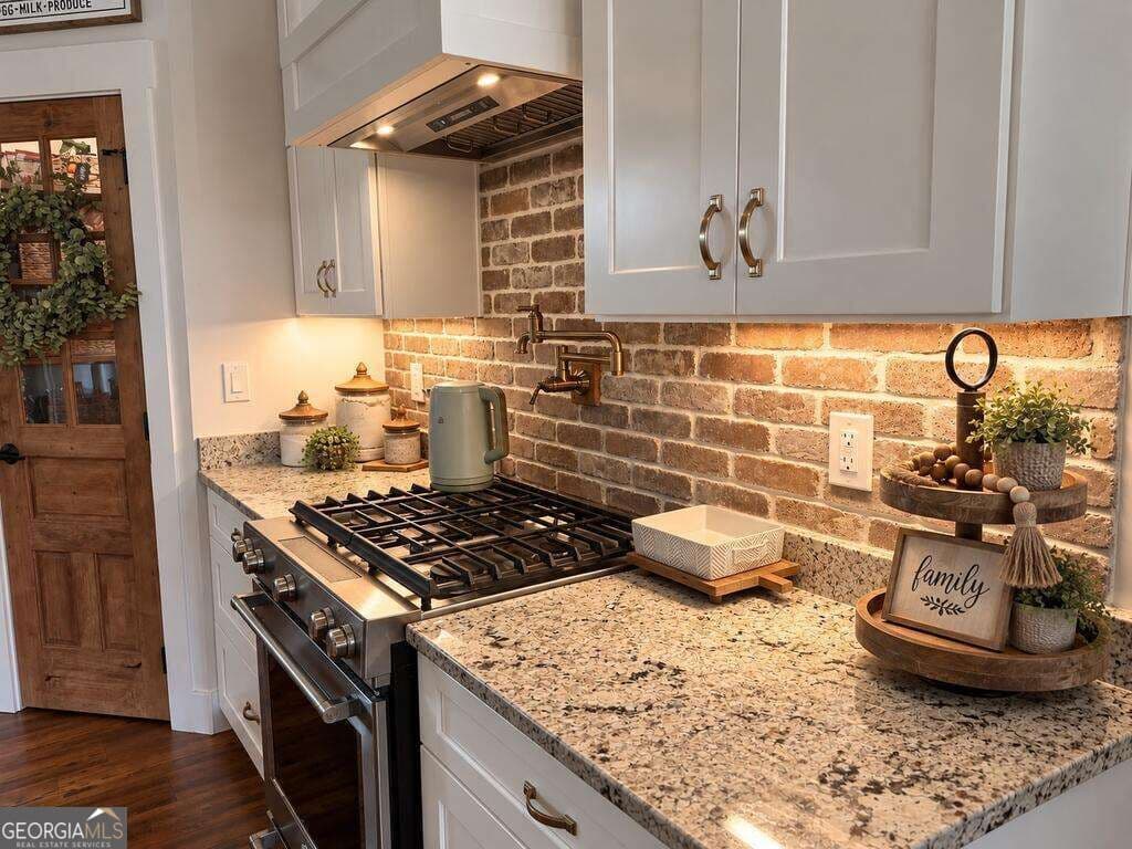 5 bedroom, 4 bathroom, 2,898 sq ft cabin,single family residence for sale at 353 Sowers Road, Blue Ridge, GA 30513 — photo 6