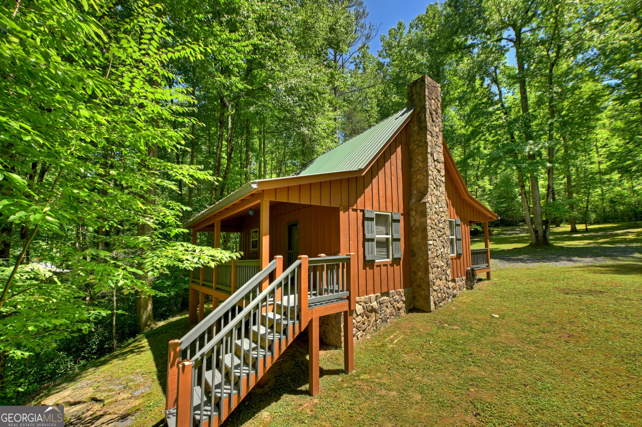 1 bedroom, 1 bathroom, 804 sq ft cabin,single family residence for sale at 373 Barnes Creek Road, Ellijay, GA 30540 — photo 2
