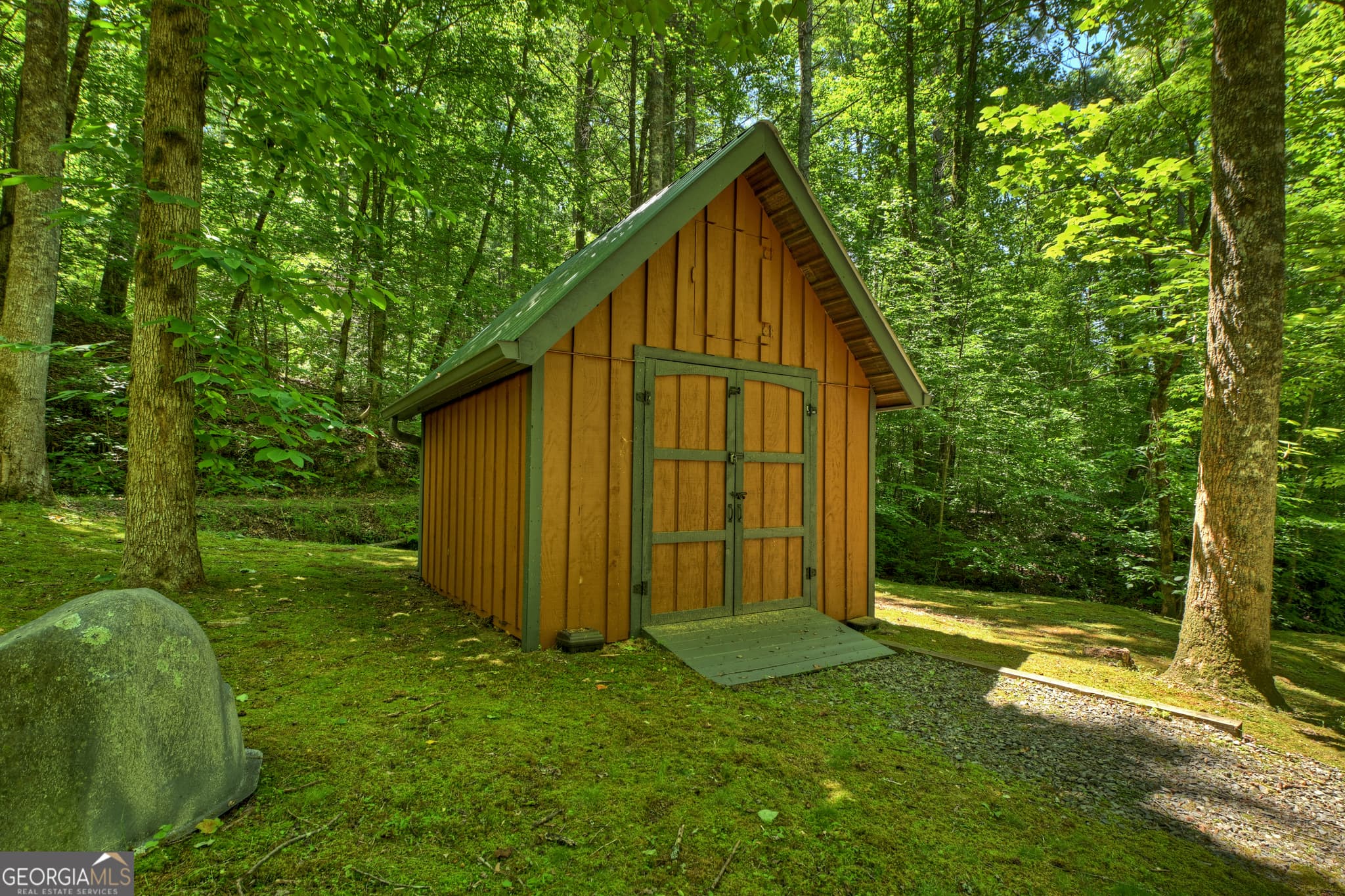 1 bedroom, 1 bathroom, 804 sq ft cabin,single family residence for sale at 373 Barnes Creek Road, Ellijay, GA 30540 — photo 6
