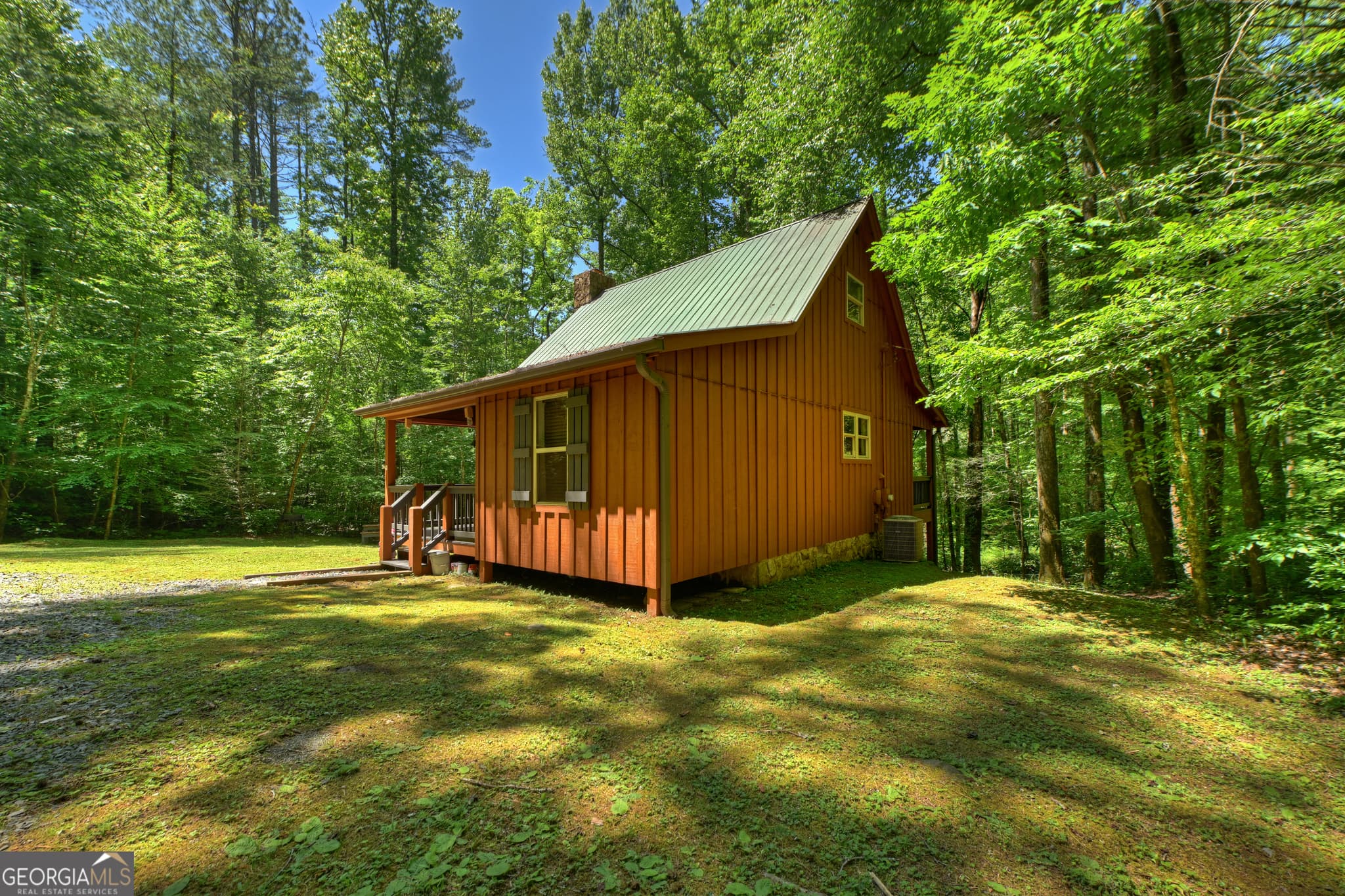 1 bedroom, 1 bathroom, 804 sq ft cabin,single family residence for sale at 373 Barnes Creek Road, Ellijay, GA 30540 — photo 3