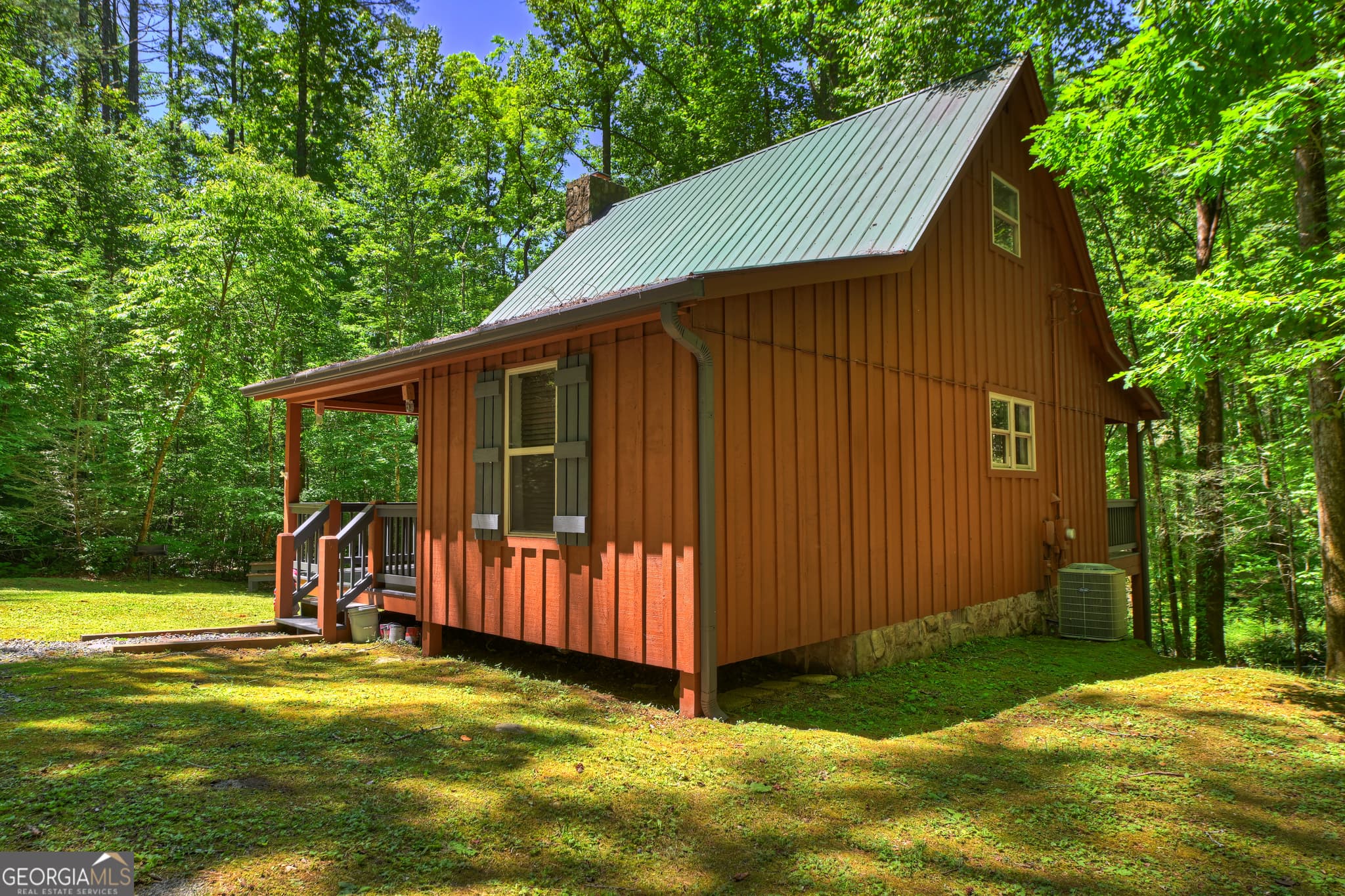 1 bedroom, 1 bathroom, 804 sq ft cabin,single family residence for sale at 373 Barnes Creek Road, Ellijay, GA 30540 — photo 4