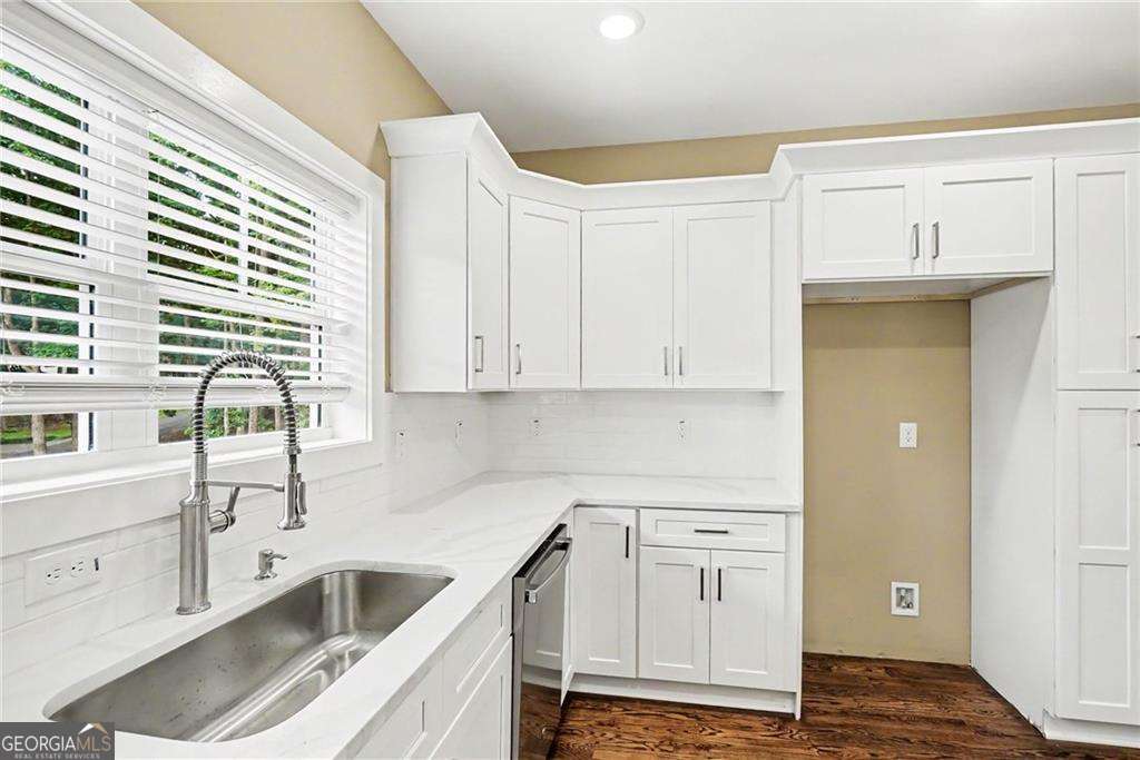 4 bedroom, 2.5 bathroom, 2,312 sq ft single family residence for sale at 229 Little Brook Lane, Woodstock, GA 30188 — photo 7
