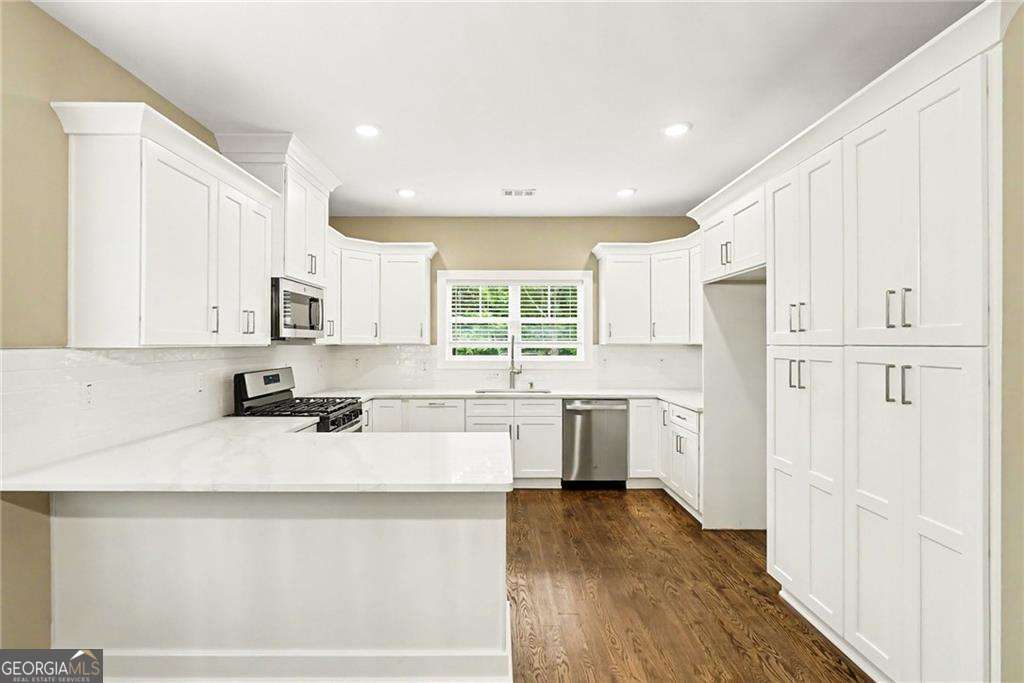 4 bedroom, 2.5 bathroom, 2,312 sq ft single family residence for sale at 229 Little Brook Lane, Woodstock, GA 30188 — photo 4