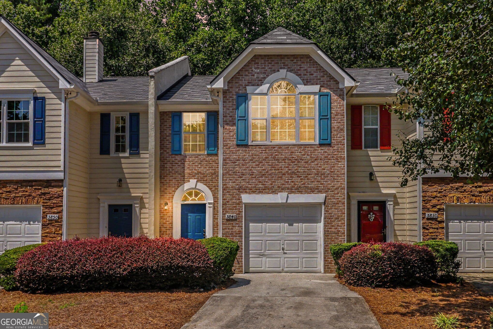 3 bedroom, 3 bathroom, 1,564 sq ft townhouse for sale at 5840 Terremont Circle, Norcross, GA 30093 — photo 2