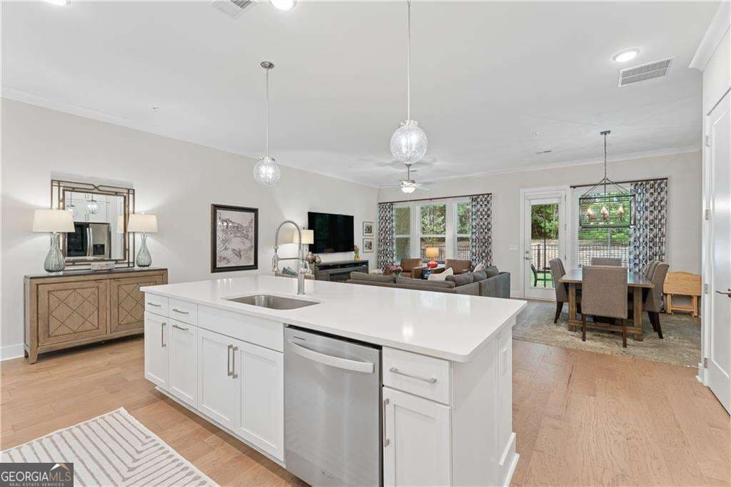 3 bedroom, 2.5 bathroom, 2,133 sq ft townhouse for sale at 1090 Harper Drive, Alpharetta, GA 30076 — photo 9