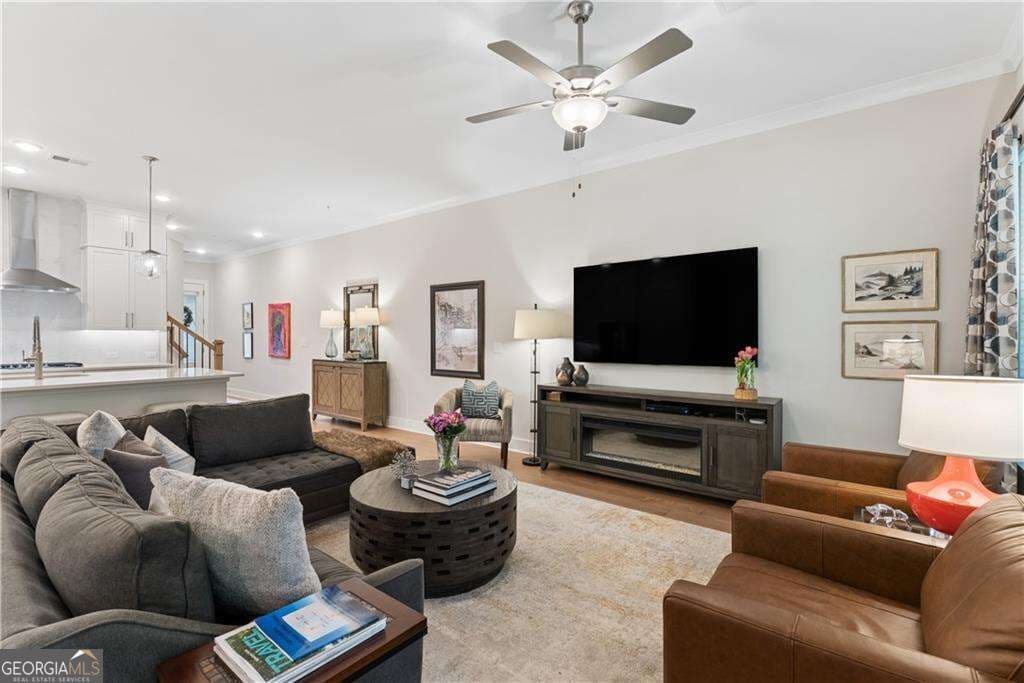 3 bedroom, 2.5 bathroom, 2,133 sq ft townhouse for sale at 1090 Harper Drive, Alpharetta, GA 30076 — photo 4