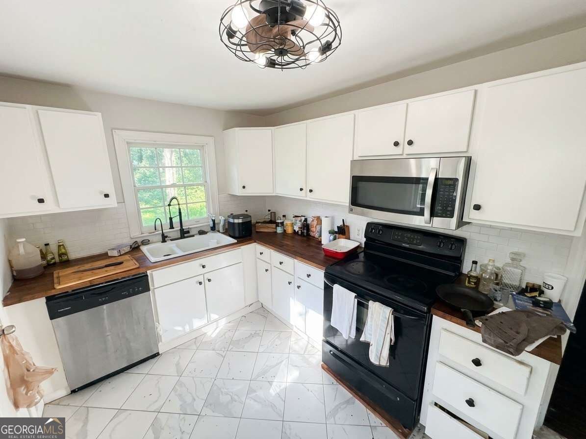 3 bedroom, 2 bathroom, 1,148 sq ft single family residence for sale at 2133 Woodberry Avenue, East Point, GA 30344 — photo 5
