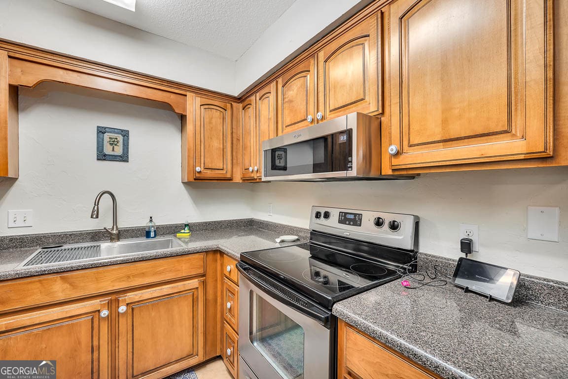 3 bedroom, 2 bathroom, 1,086 sq ft condominium for sale at 100 Blair Road D8, St. Simons, GA 31522 — photo 6