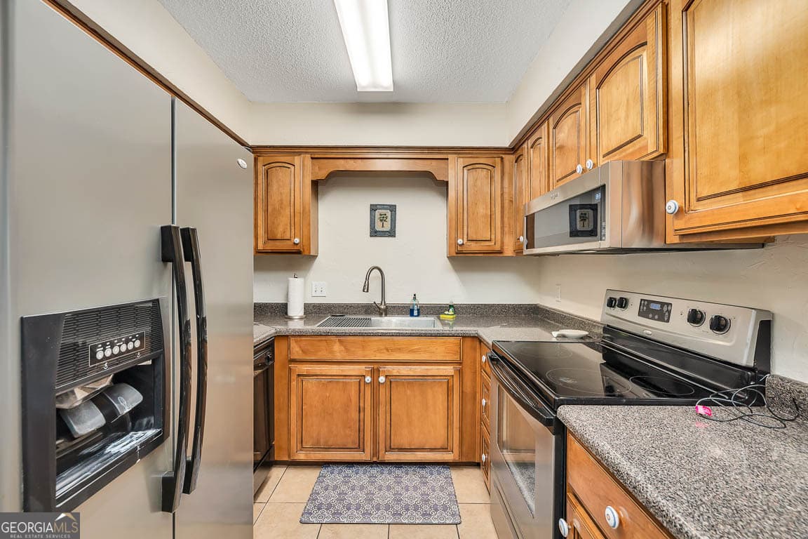 3 bedroom, 2 bathroom, 1,086 sq ft condominium for sale at 100 Blair Road D8, St. Simons, GA 31522 — photo 7