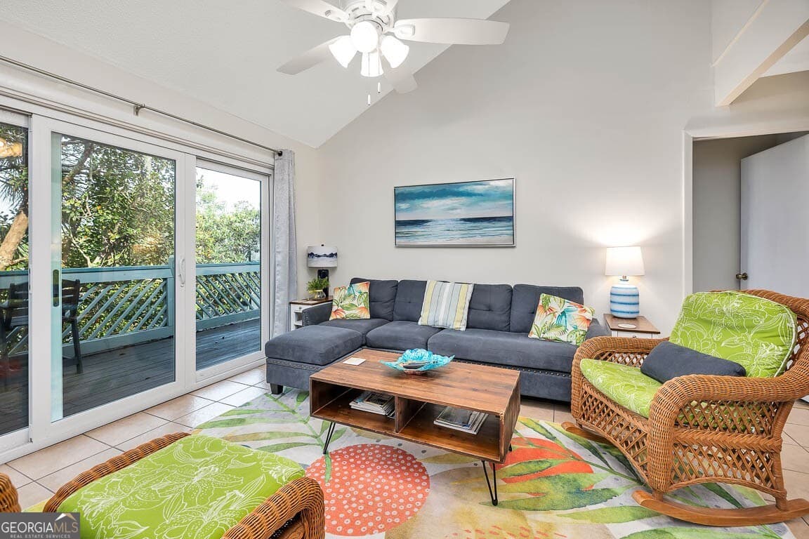 3 bedroom, 2 bathroom, 1,086 sq ft condominium for sale at 100 Blair Road D8, St. Simons, GA 31522 — photo 3