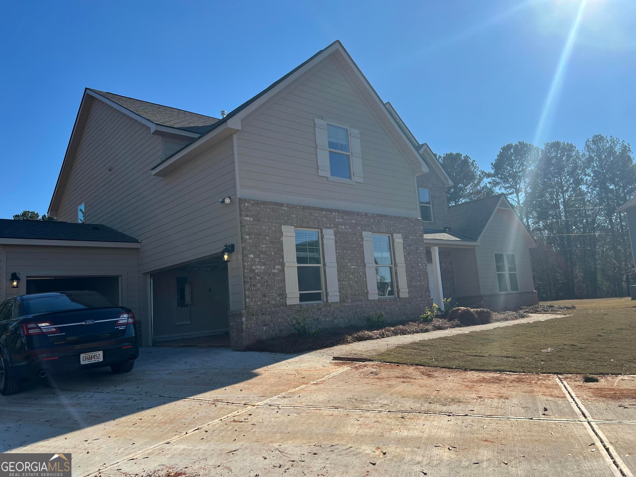 5 bedroom, 3.5 bathroom, 4,000 sq ft single family residence for sale at 1100 Gilbert Court, Stockbridge, GA 30281 — photo 2