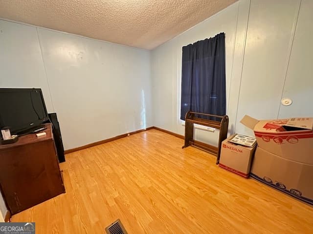 3 bedroom, 2 bathroom, 2,144 sq ft cabin,manufactured home,single family residence for sale at 112 W Little River Court, Eatonton, GA 31024 — photo 8