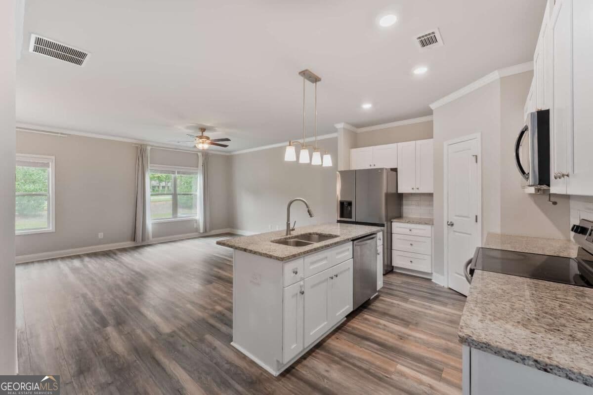 3 bedroom, 2.5 bathroom, 1,732 sq ft townhouse for sale at 4401 Fulson Drive, Lilburn, GA 30047 — photo 6