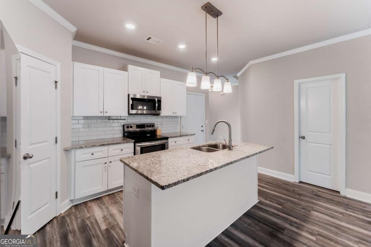 3 bedroom, 2.5 bathroom, 1,732 sq ft townhouse for sale at 4401 Fulson Drive, Lilburn, GA 30047 — photo 4