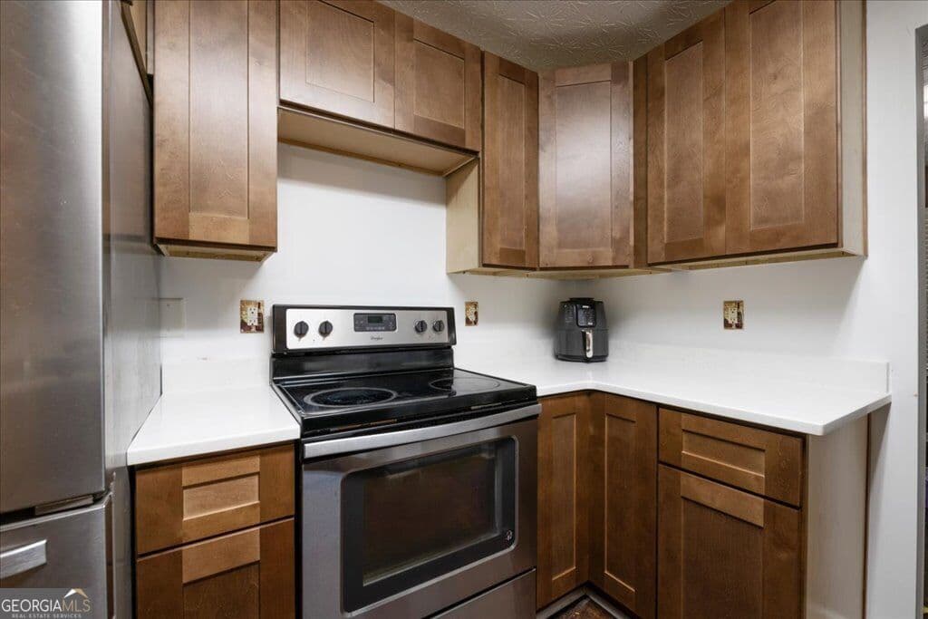3 bedroom, 2 bathroom, 1,874 sq ft single family residence for sale at 215 Highgrove Drive, Covington, GA 30016 — photo 6