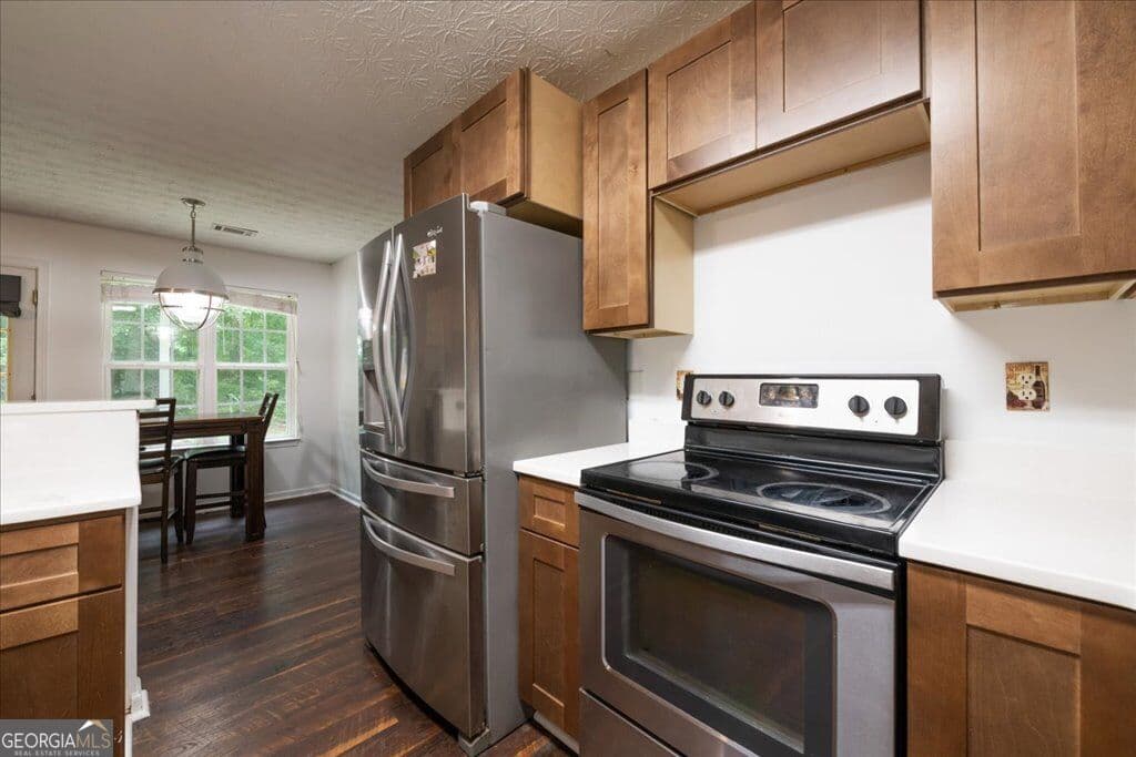 3 bedroom, 2 bathroom, 1,874 sq ft single family residence for sale at 215 Highgrove Drive, Covington, GA 30016 — photo 7