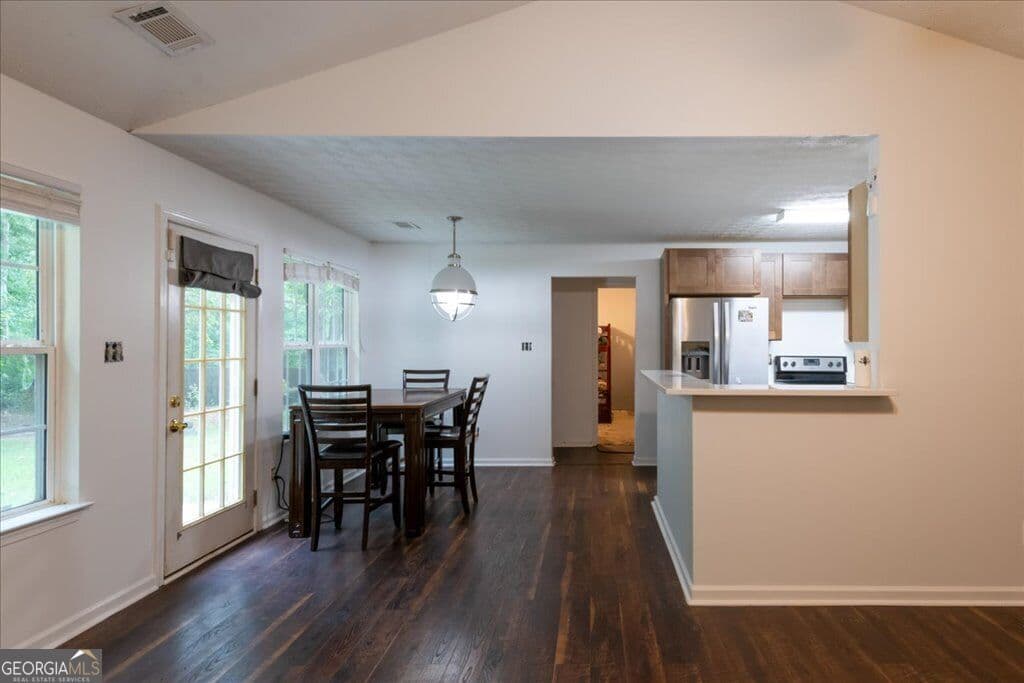 3 bedroom, 2 bathroom, 1,874 sq ft single family residence for sale at 215 Highgrove Drive, Covington, GA 30016 — photo 3