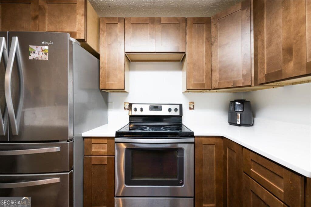 3 bedroom, 2 bathroom, 1,874 sq ft single family residence for sale at 215 Highgrove Drive, Covington, GA 30016 — photo 5