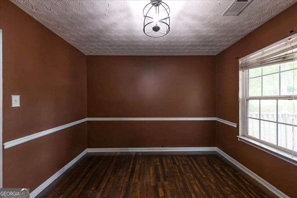 3 bedroom, 2 bathroom, 1,874 sq ft single family residence for sale at 215 Highgrove Drive, Covington, GA 30016 — photo 9