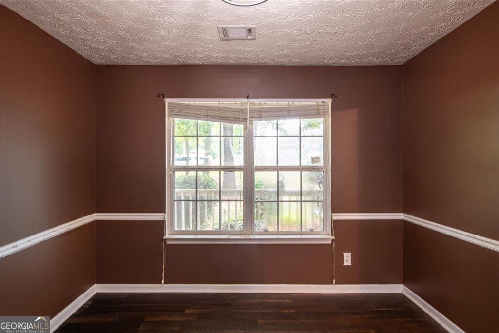 3 bedroom, 2 bathroom, 1,874 sq ft single family residence for sale at 215 Highgrove Drive, Covington, GA 30016 — photo 10