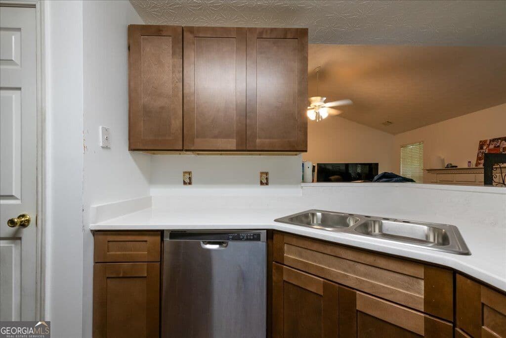 3 bedroom, 2 bathroom, 1,874 sq ft single family residence for sale at 215 Highgrove Drive, Covington, GA 30016 — photo 8