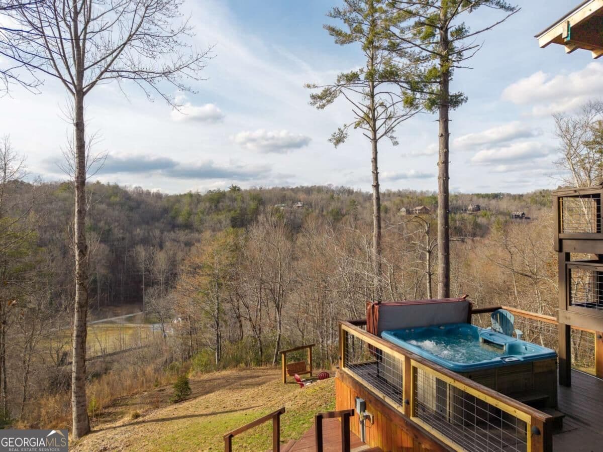 5 bedroom, 5 bathroom, 4,290 sq ft cabin,single family residence for sale at 153 Riverview Circle, Blue Ridge, GA 30513 — photo 3