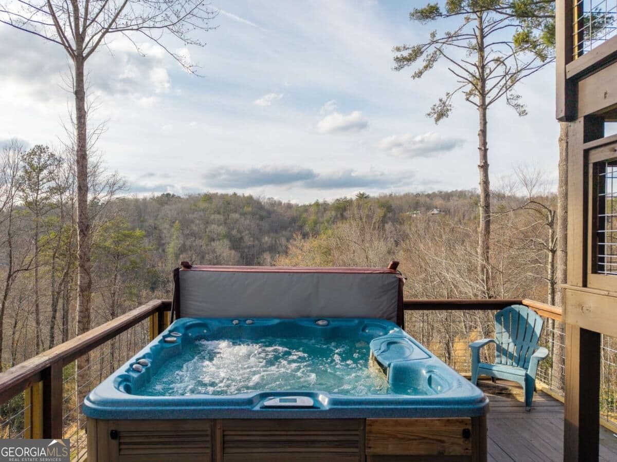 5 bedroom, 5 bathroom, 4,290 sq ft cabin,single family residence for sale at 153 Riverview Circle, Blue Ridge, GA 30513 — photo 4