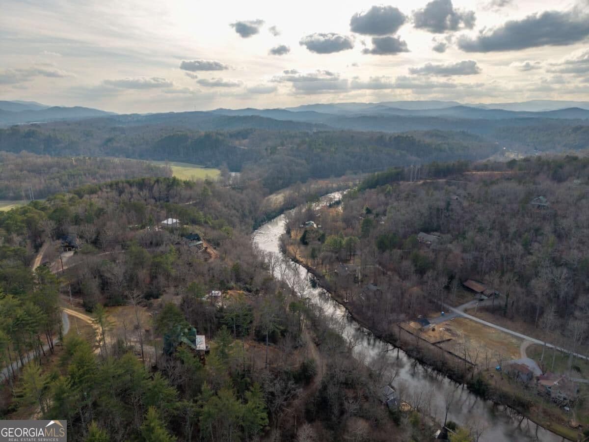 5 bedroom, 5 bathroom, 4,290 sq ft cabin,single family residence for sale at 153 Riverview Circle, Blue Ridge, GA 30513 — photo 8