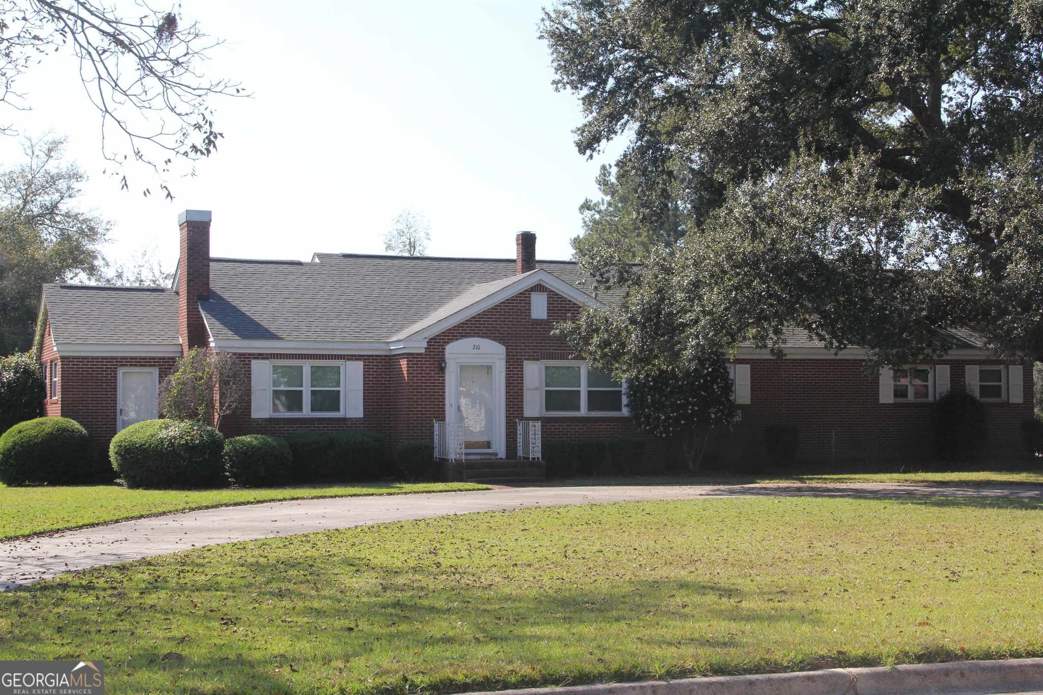 3 bedroom, 3 bathroom, 2,597 sq ft single family residence sold at 210 W Smith Street, Claxton, GA 30417