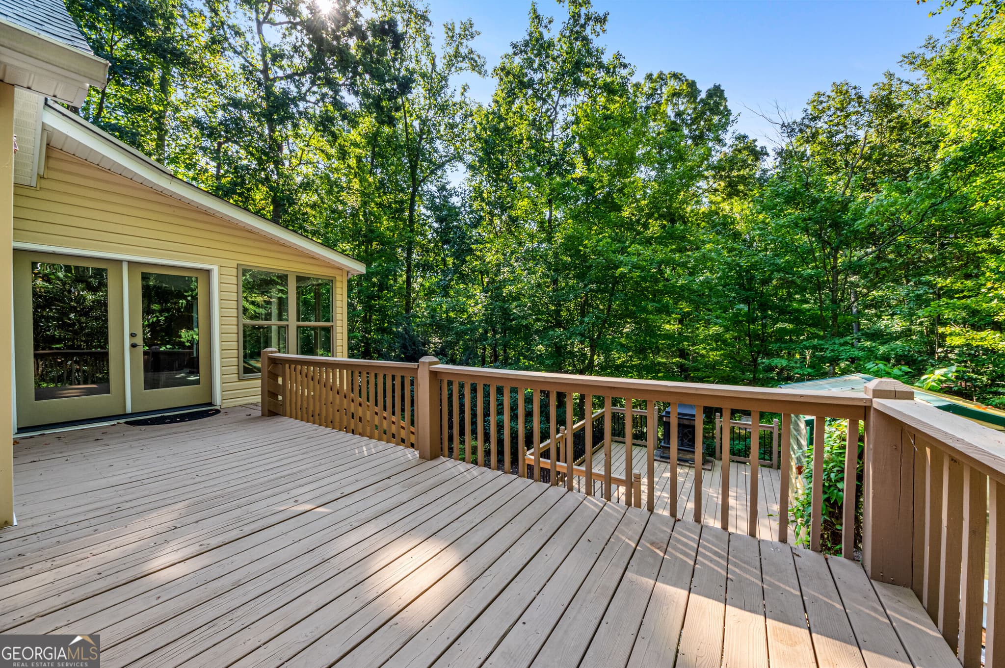 3 bedroom, 2 bathroom, 1,856 sq ft single family residence under contract at 390 Lake Place Drive, Lavonia, GA 30553 — photo 6