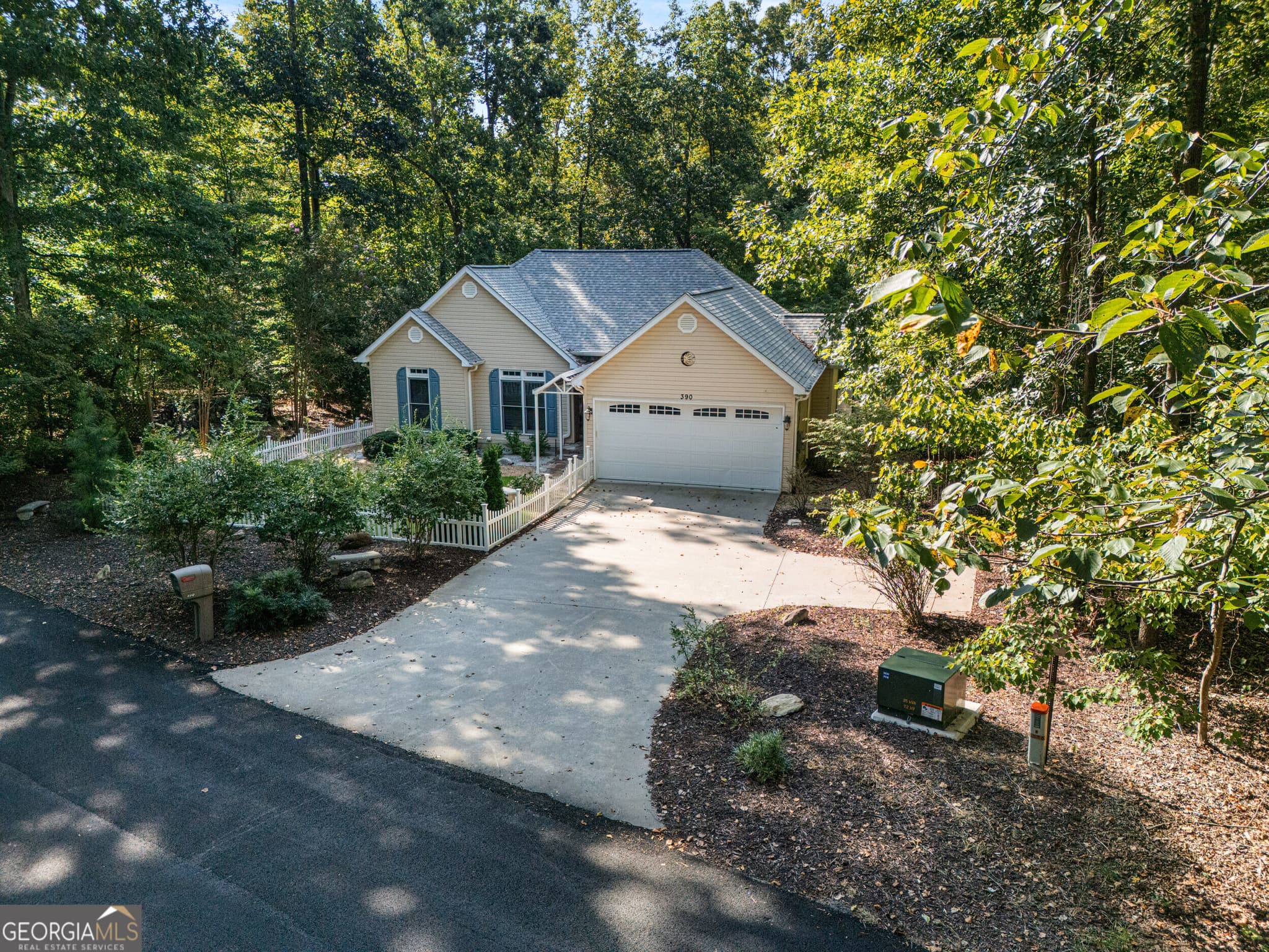 3 bedroom, 2 bathroom, 1,856 sq ft single family residence under contract at 390 Lake Place Drive, Lavonia, GA 30553 — photo 7
