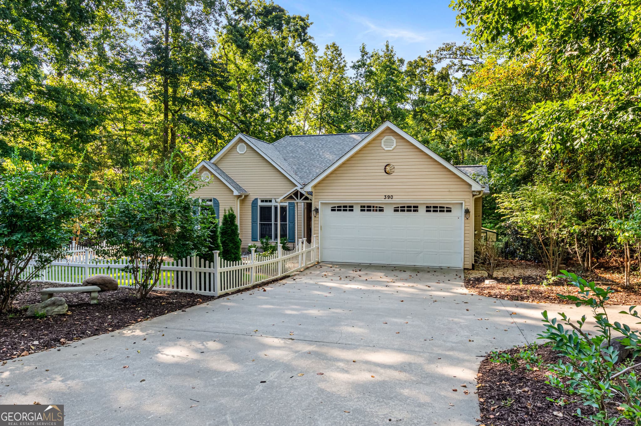 3 bedroom, 2 bathroom, 1,856 sq ft single family residence under contract at 390 Lake Place Drive, Lavonia, GA 30553 — photo 3