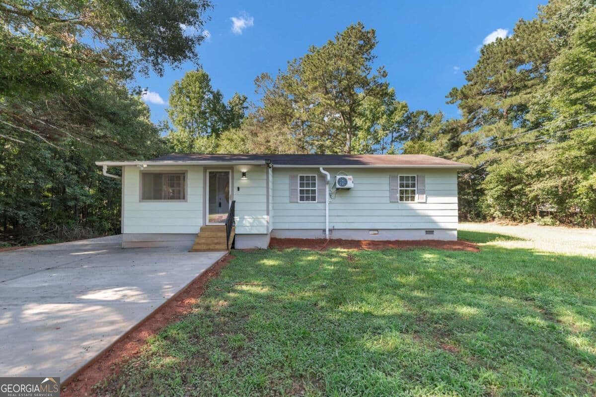 3 bedroom, 1 bathroom single family residence for rent at 65 Jackson Road, Mcdonough, GA 30252 for $1,800 a month — photo 3