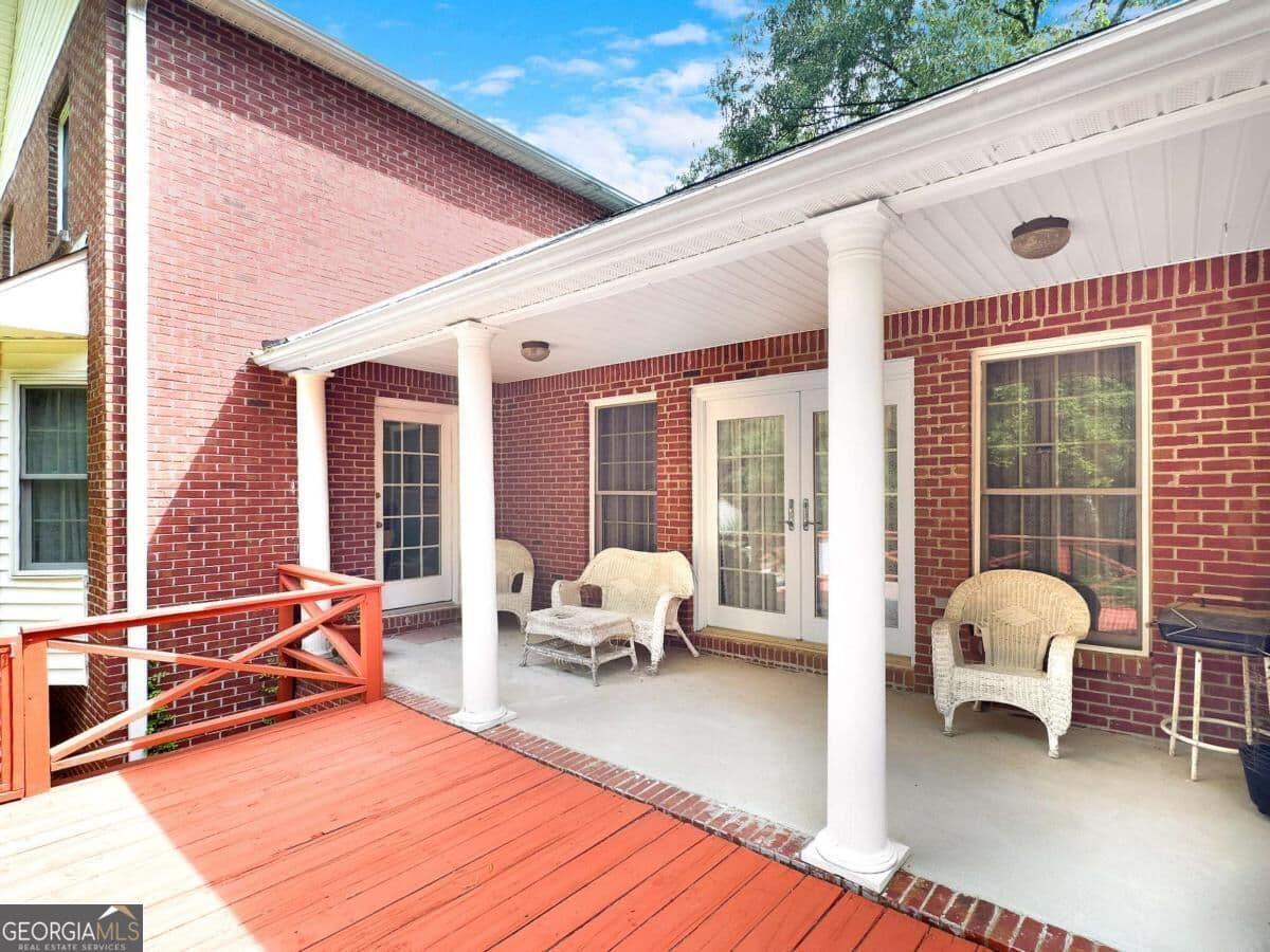 4 bedroom, 2.5 bathroom, 2,138 sq ft single family residence for sale at 240 Riverview Road, Jackson, GA 30233 — photo 7