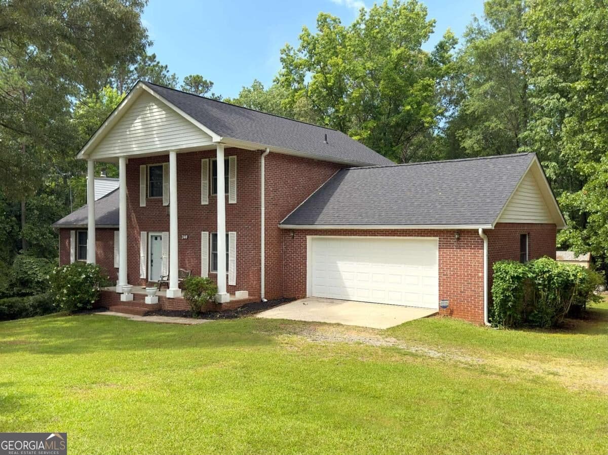 4 bedroom, 2.5 bathroom, 2,138 sq ft single family residence for sale at 240 Riverview Road, Jackson, GA 30233 — photo 3
