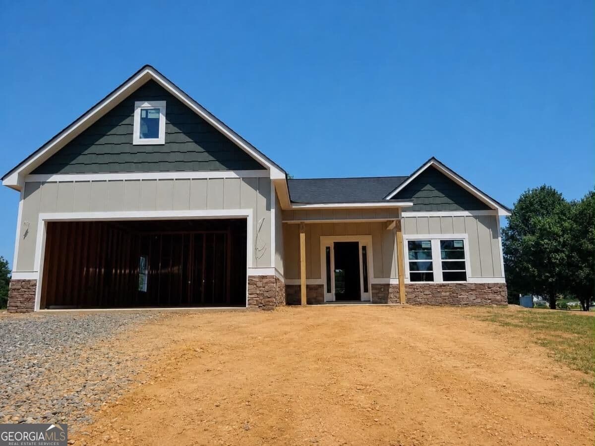 4 bedroom, 2.5 bathroom, 1,909 sq ft single family residence for sale at 90 W Meadow Lakes Boulevard, Cedartown, GA 30125