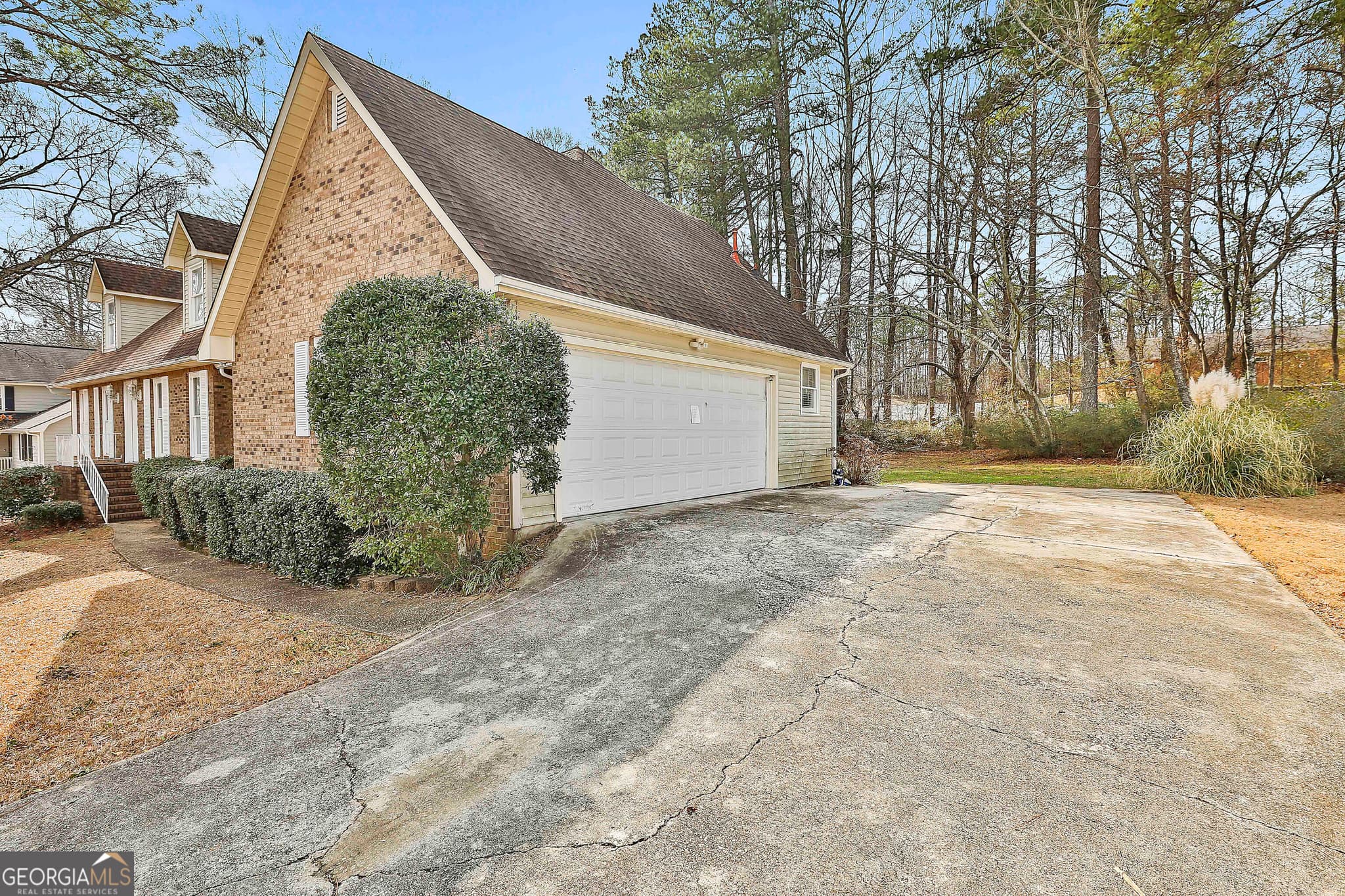 3 bedroom, 2.5 bathroom, 2,153 sq ft single family residence for sale at 8039 Woods Lane, Jonesboro, GA 30236 — photo 3