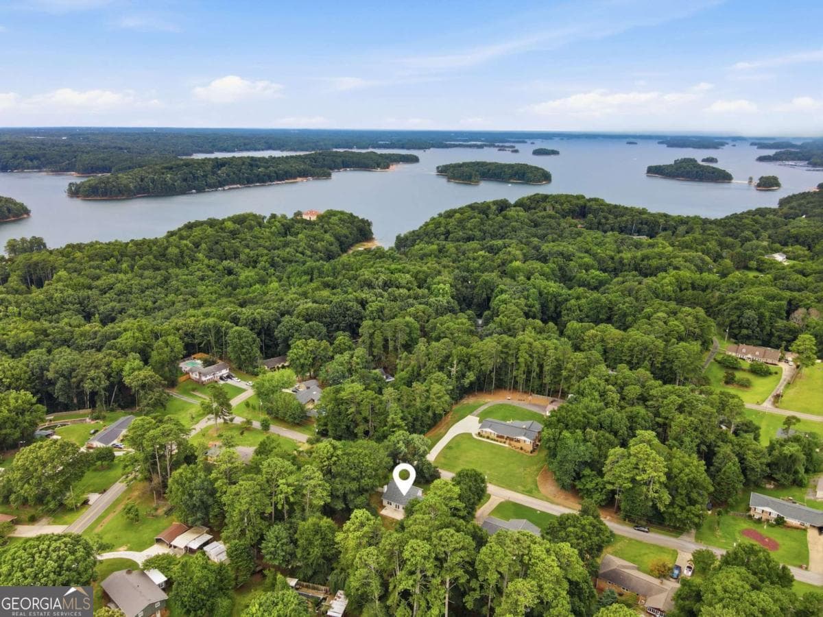 5 bedroom, 3 bathroom, 1,912 sq ft single family residence for sale at 5139 Merry Lane, Gainesville, GA 30504 — photo 3