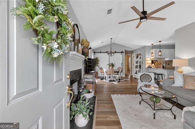 2 bedroom, 2 bathroom, 912 sq ft single family residence for sale at 513 Stanford Place, Woodstock, GA 30188 — photo 3