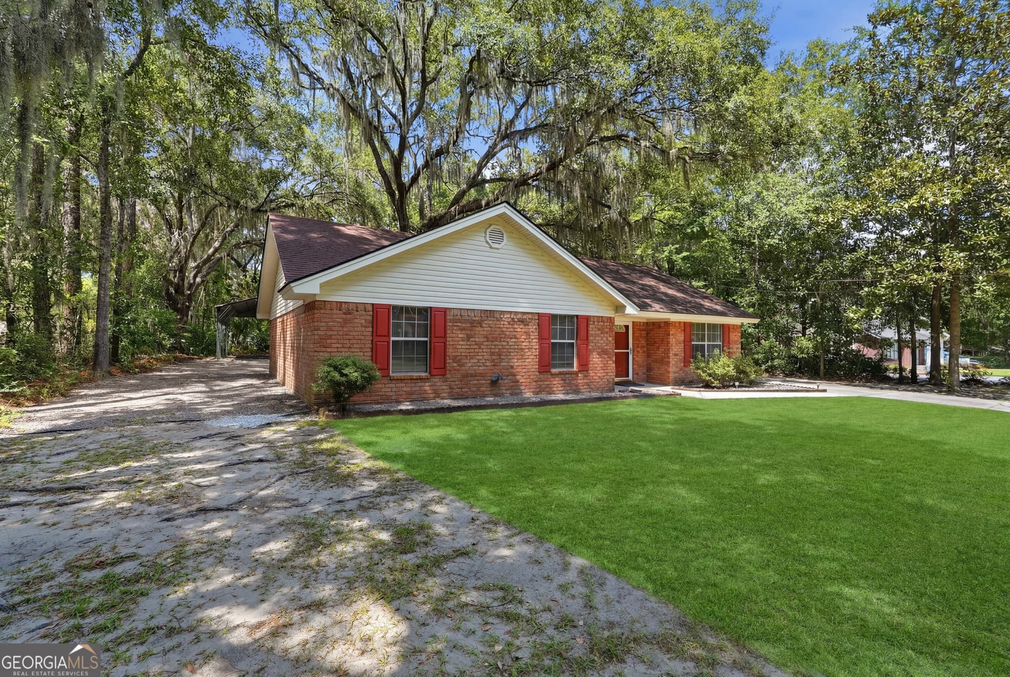 3 bedroom, 2 bathroom, 1,561 sq ft single family residence under contract at 107 E Mills Avenue, Hinesville, GA 31313 — photo 2