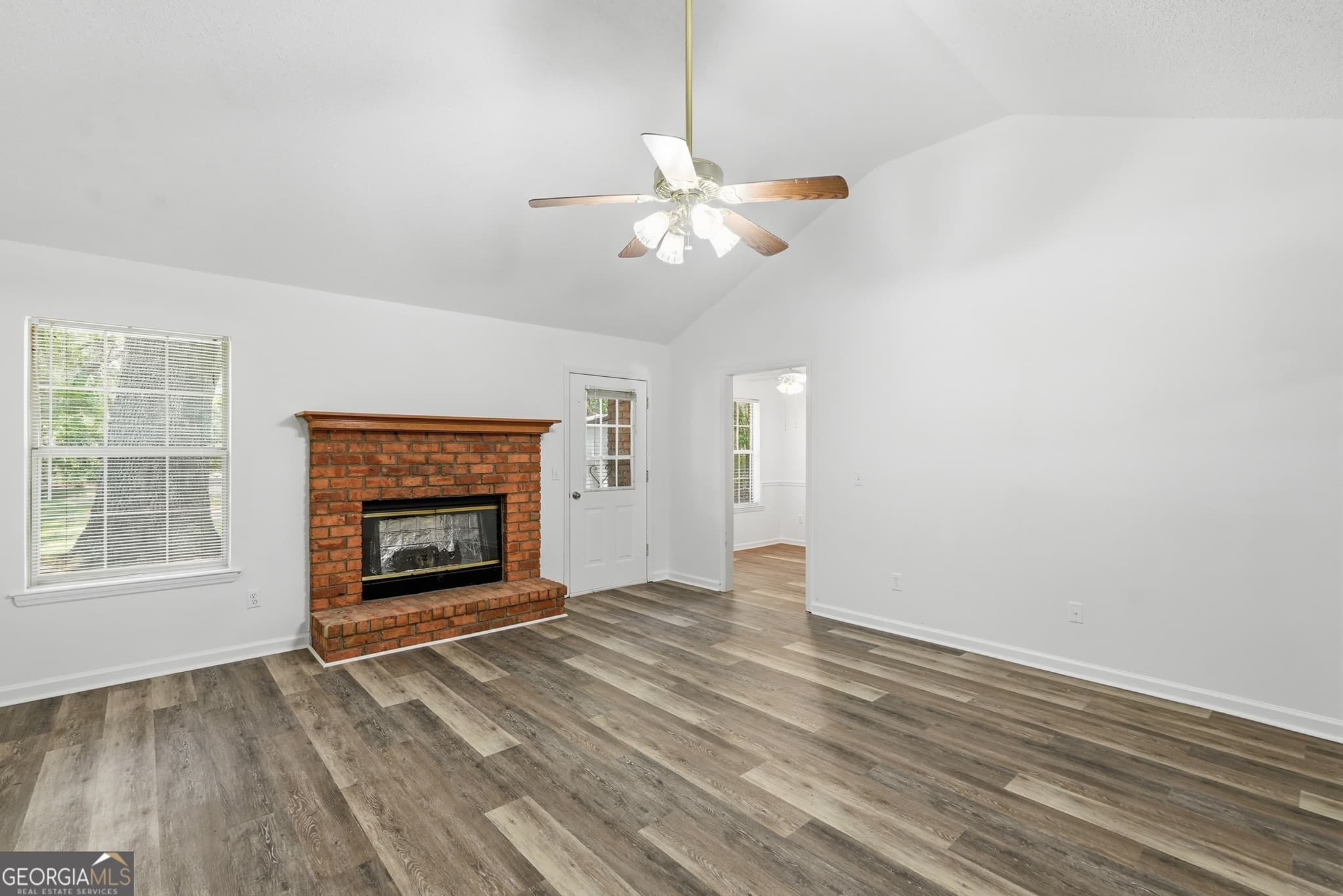 3 bedroom, 2 bathroom, 1,561 sq ft single family residence under contract at 107 E Mills Avenue, Hinesville, GA 31313 — photo 6