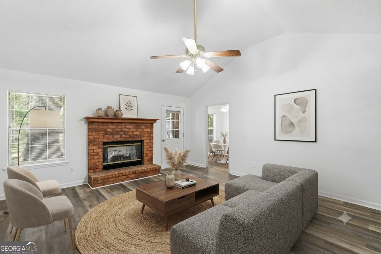 3 bedroom, 2 bathroom, 1,561 sq ft single family residence under contract at 107 E Mills Avenue, Hinesville, GA 31313 — photo 7