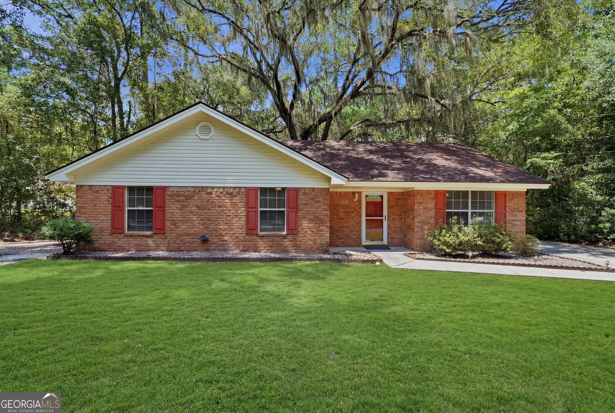 3 bedroom, 2 bathroom, 1,561 sq ft single family residence under contract at 107 E Mills Avenue, Hinesville, GA 31313