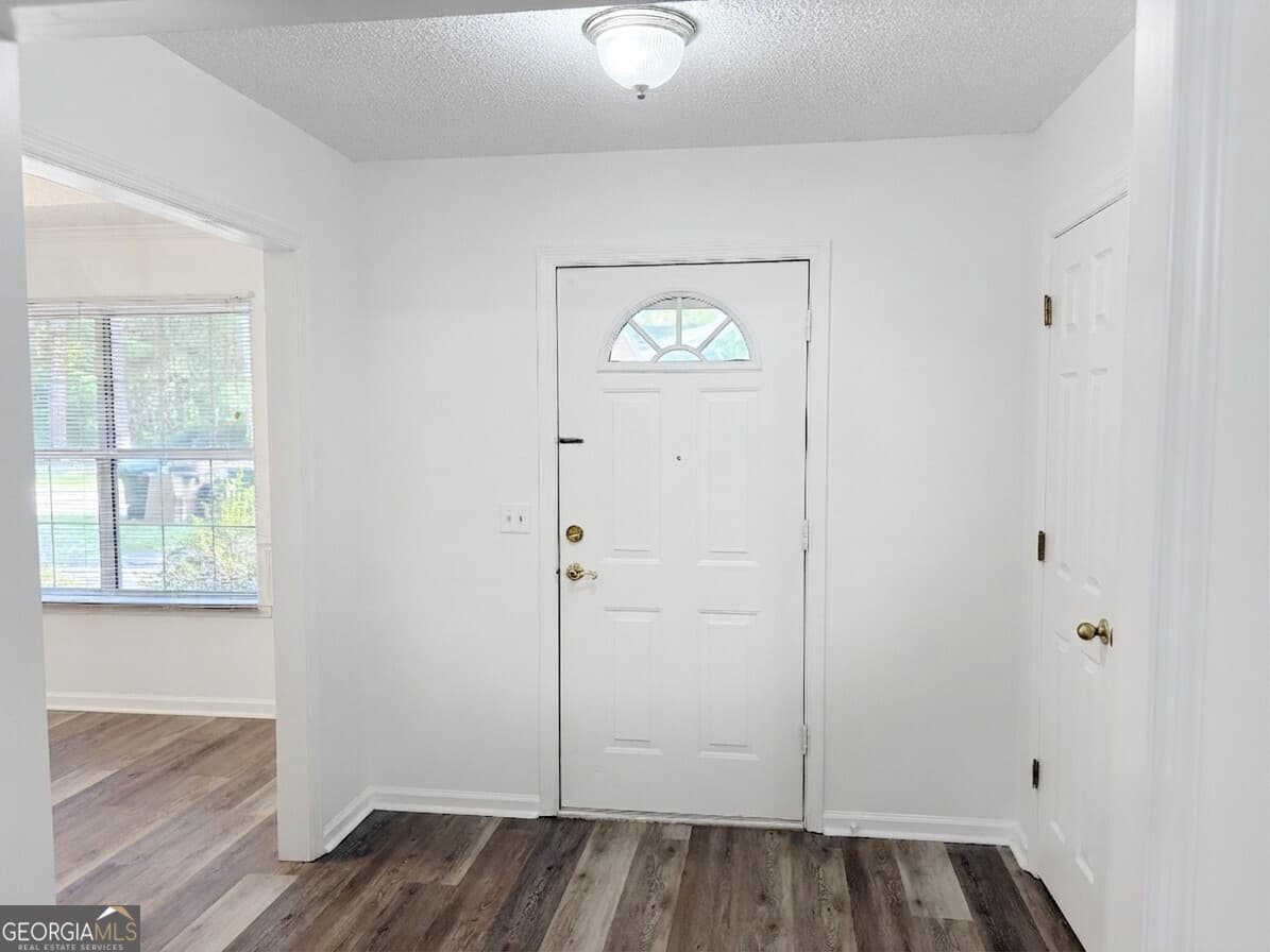 3 bedroom, 2 bathroom, 1,561 sq ft single family residence under contract at 107 E Mills Avenue, Hinesville, GA 31313 — photo 5