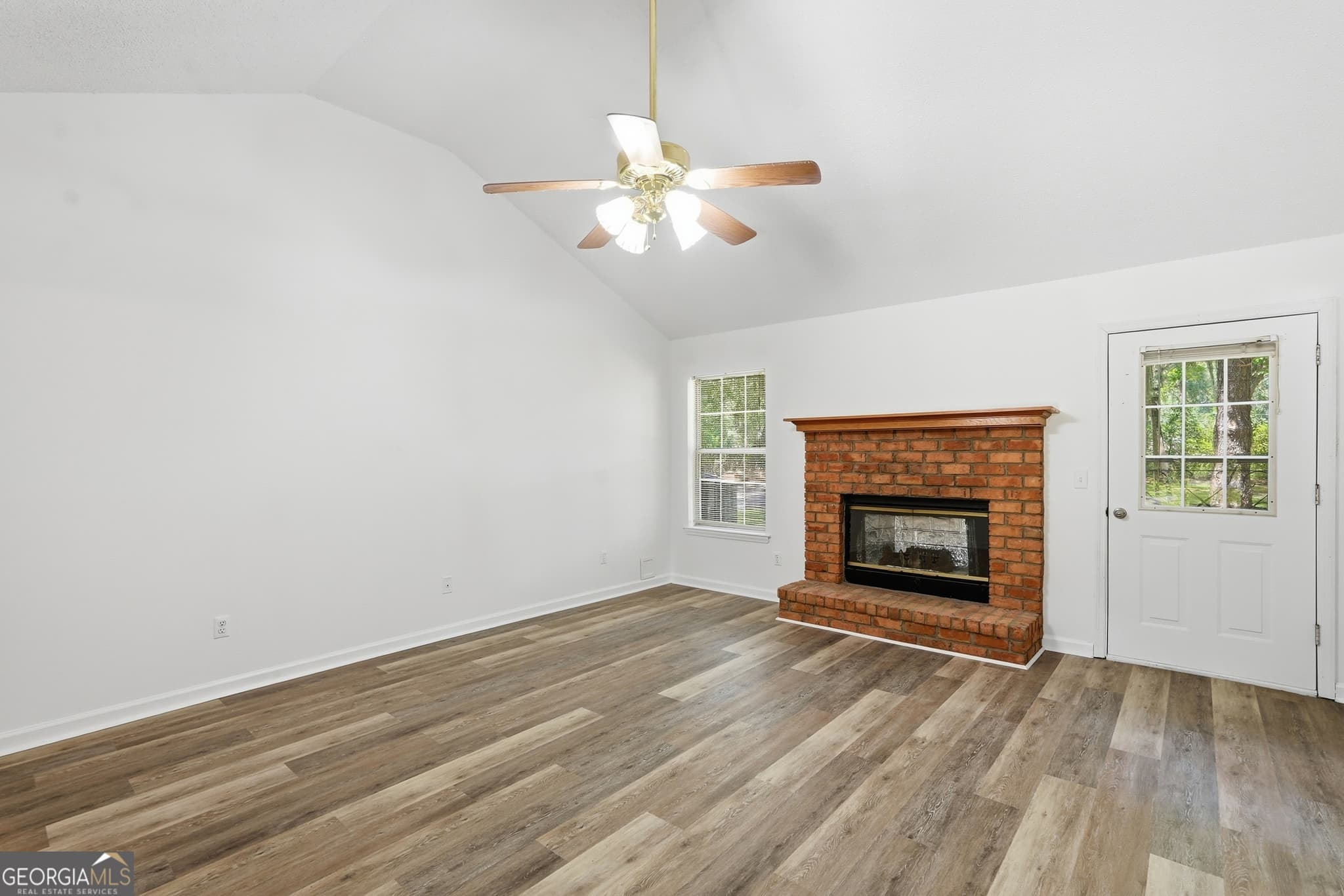3 bedroom, 2 bathroom, 1,561 sq ft single family residence under contract at 107 E Mills Avenue, Hinesville, GA 31313 — photo 9