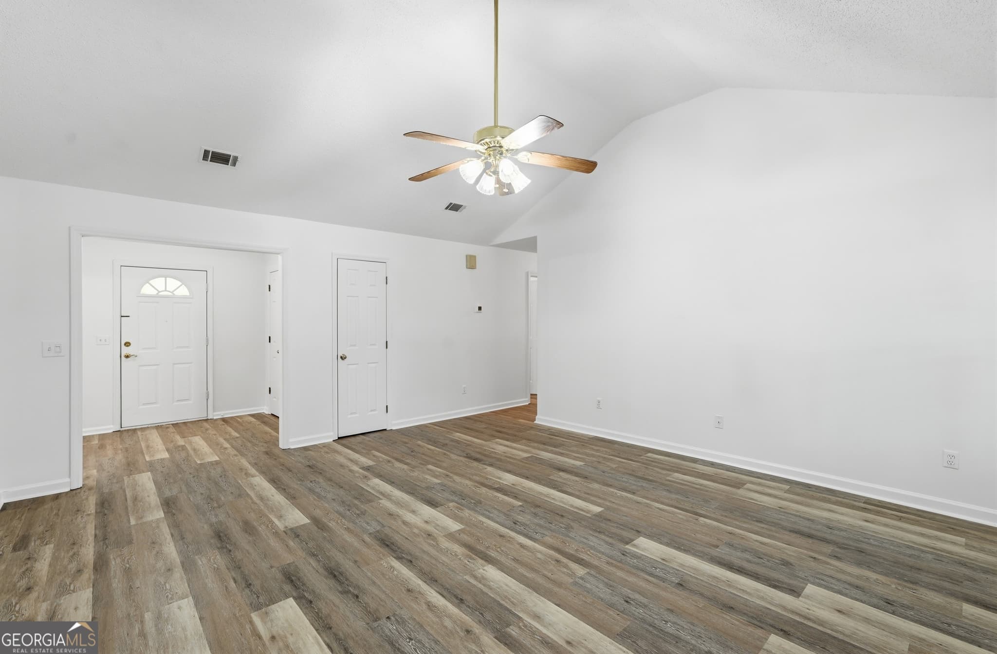 3 bedroom, 2 bathroom, 1,561 sq ft single family residence under contract at 107 E Mills Avenue, Hinesville, GA 31313 — photo 10