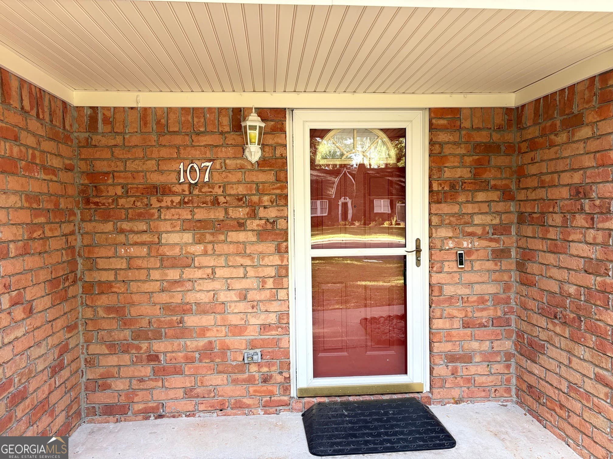 3 bedroom, 2 bathroom, 1,561 sq ft single family residence under contract at 107 E Mills Avenue, Hinesville, GA 31313 — photo 4
