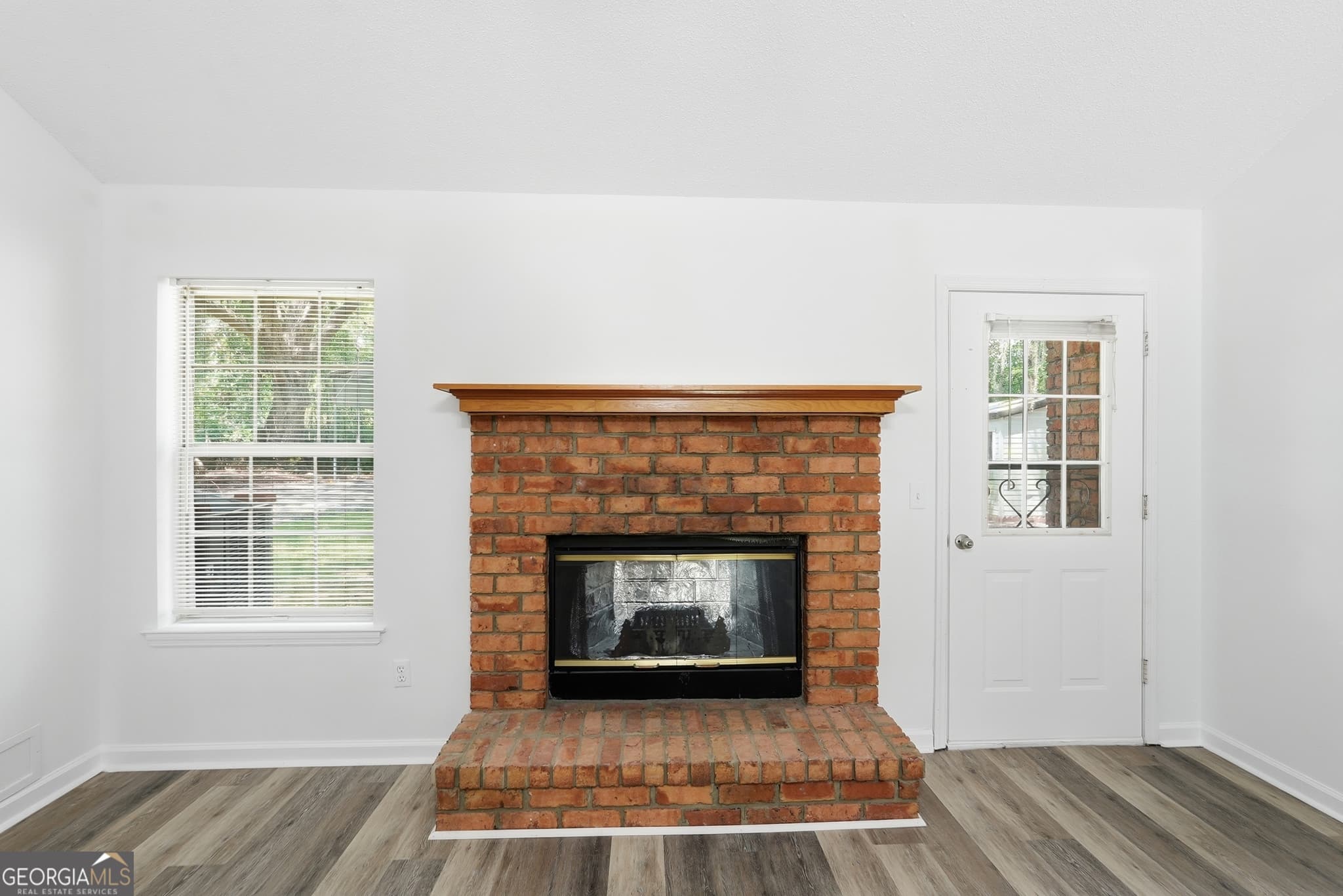 3 bedroom, 2 bathroom, 1,561 sq ft single family residence under contract at 107 E Mills Avenue, Hinesville, GA 31313 — photo 8